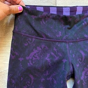 LULULEMON • Wunder Under Cropped Leggings *21” • Size 4 • Purple + Black